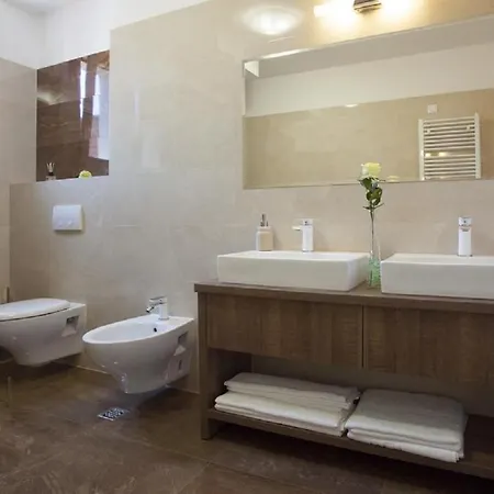 Netflix The Weekend Away Movie Penthouse In Apartment Split