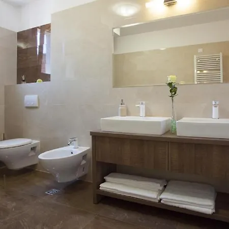 Netflix The Weekend Away Movie Penthouse In Apartment Split