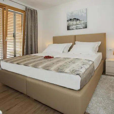 Apartament Netflix The Weekend Away Movie Penthouse In *